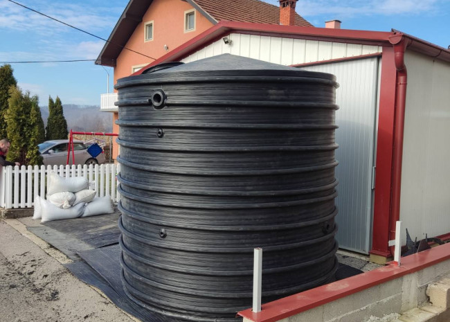 Vertikalni plastični rezervoari