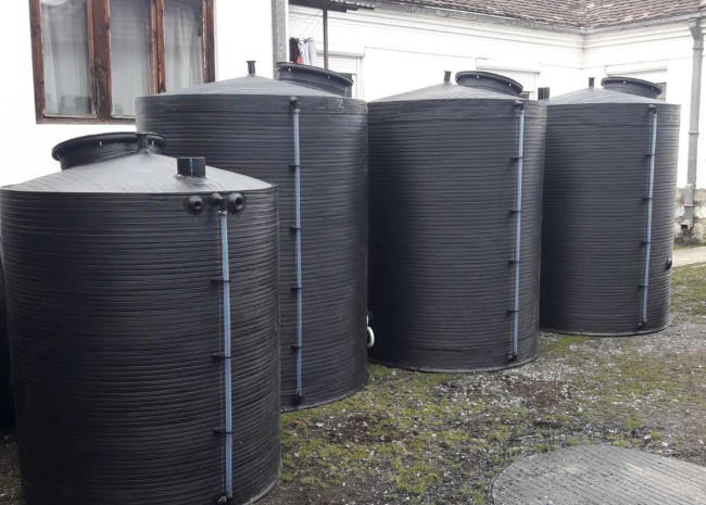 Vertikalni plastični rezervoari
